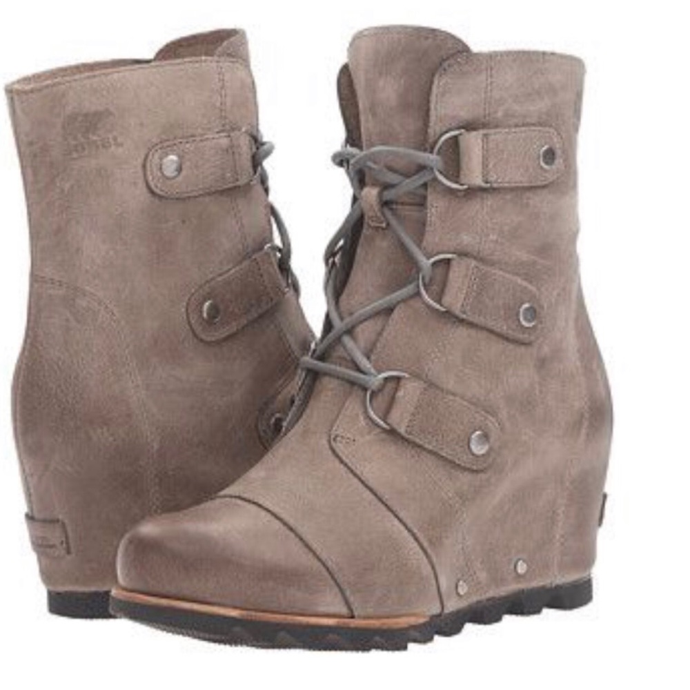 Sorel 5.5 Joan of Arctic wedge lace-up booties